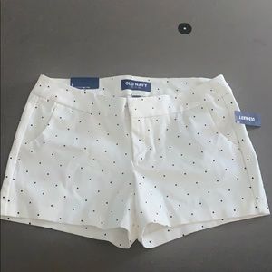 NWT. Old Navy white and black polka dot shorts